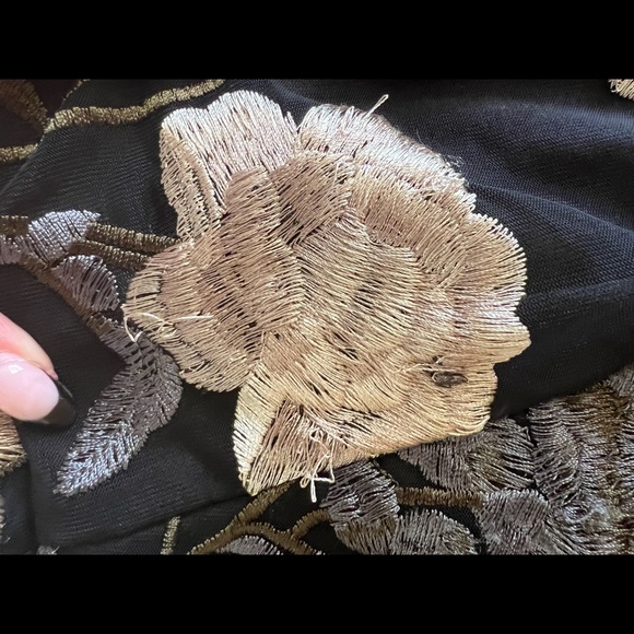 COPY - Lulu’s lace floral dress 🖤 - Picture 8 of 15